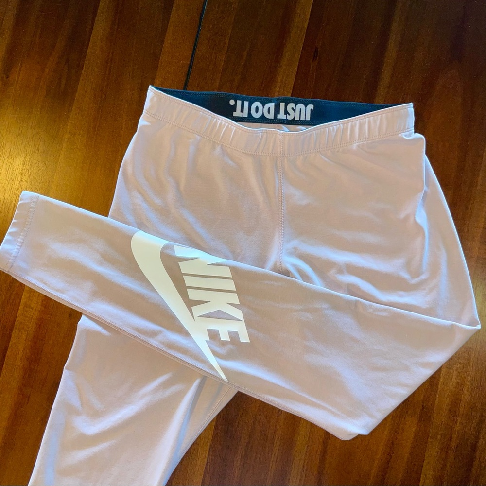 Nike Leggings! Women’s Pink Workout Pants! Size Medium!